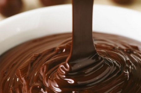Францияда жеңілдікпен сатылатын шоколадқа талас төбелеске ұласты