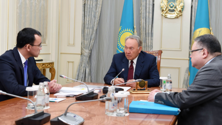 Нұрсұлтан Назарбаев: Жастар арасында саяси жұмыс жүргізілуі тиіс