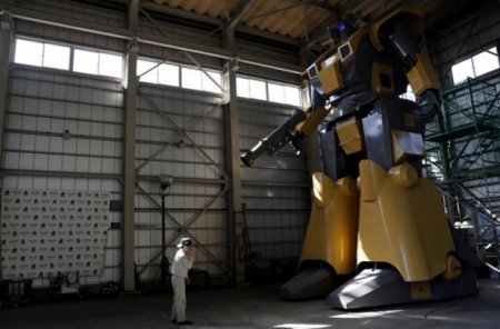 Жапондық инженер мультфильмдегі ең үлкен роботты құрастырды