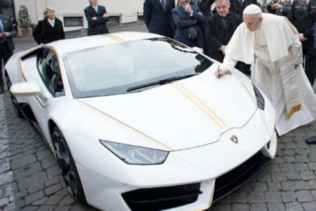 Рим папасы Франсисконың Lamborghini   сатылды.