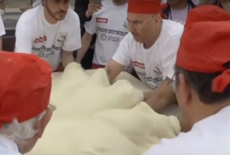 Италияда әлемдегі ең үлкен пицца дайындалды