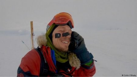 Америкалық азамат Антарктиданы шаңғымен алғаш болып жалғыз жүріп өтті