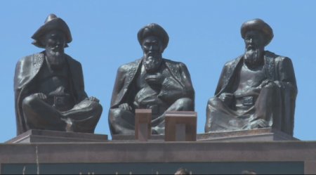 Түркістан облысында үш бидің ескерткіші ашылды