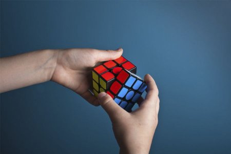 Рубик кубы математиканы меңгеруге қалай көмектесе алады?