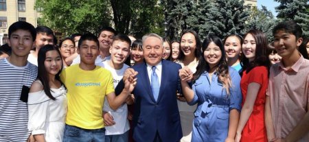 Нұрсұлтан Назарбаев келешек ұрпаққа жолдау қалдырды