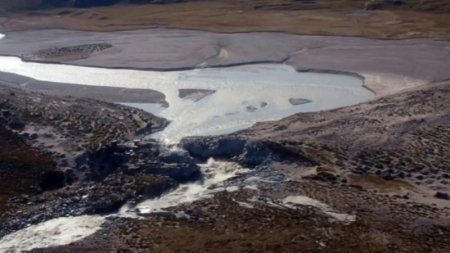 Гренландияда 10 млрд тоннадан астам мұз еріп кетті
