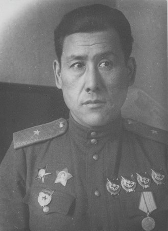 Генерал  Сабыр Рахимов