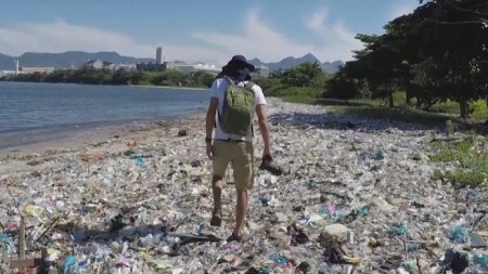 Рио-де-Жанейро жағажайларында пластик қоқыстардан апаттық жағдай қалыптасты