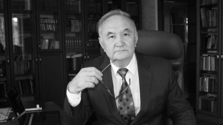 Ақын Есенғали Раушанов өмірден озды