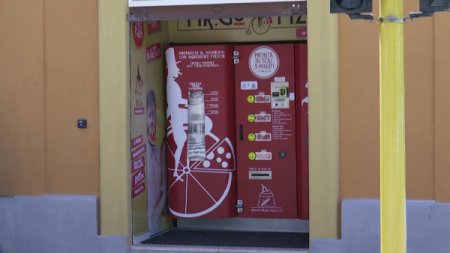 Италияда көшеге пицца пісіретін автомат қойылды