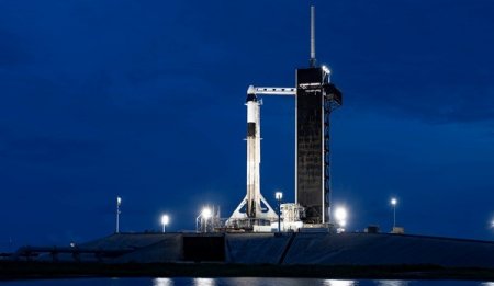 SpaceX ғарышқа алғашқы туристерін жіберді