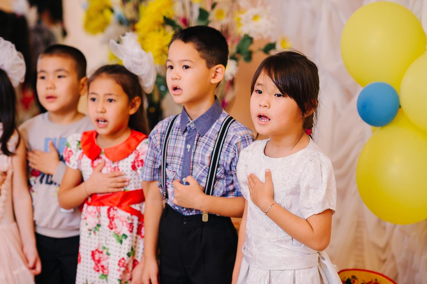 Картинка дети казахстана. Дети Казахстана. Счастливые дети Казахстан. Казахстан дети в садике. Дети казахи садик.