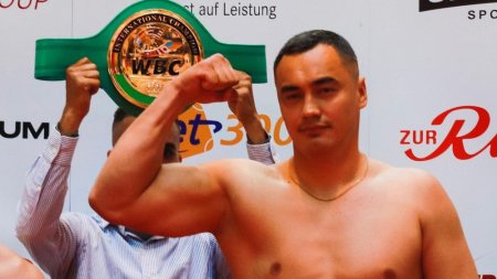 Жан Кособуцкий WBC титулы үшін жекпе-жекте мерзімінен бұрын жеңіске жетті