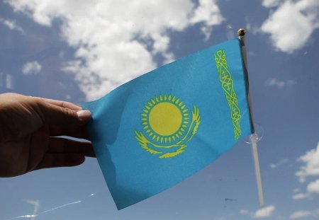 Қазақ тілін төрге оздырамыз десек...