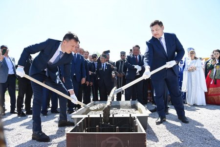 БІРЛІК МЕРЕКЕСІНДЕ «ДОСТЫҚ ҮЙІНІҢ» ЖАҢА ҒИМАРАТЫНЫҢ ІРГЕТАСЫ ҚАЛАНДЫ