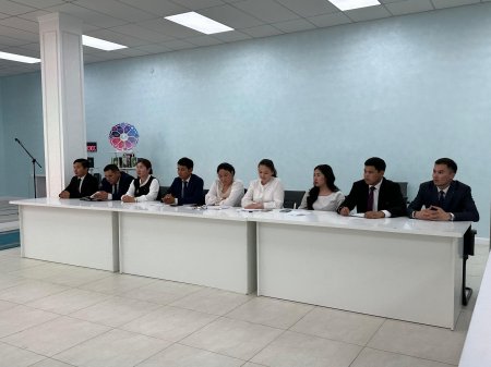 МЕМЛЕКЕТТІК ҚЫЗМЕТШІЛЕР ПОЭЗИЯ ӘЛЕМІНДЕ