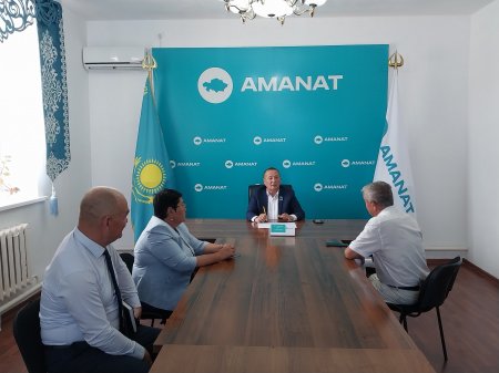 ОБЛЫСТЫҚ МӘСЛИХАТ ДЕПУТАТЫ АУДАН ТҰРҒЫНДАРЫН ЖЕКЕ МӘСЕЛЕЛЕРІ БОЙЫНША ҚАБЫЛДАДЫ