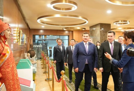 ӨСКЕМЕНДЕ  «СЫР ӨҢІРІ – ТҮРКІ ӨРКЕНИЕТІНІҢ АЛТЫН БЕСІГІ» АТТЫ КӨРМЕ ӨТТІ