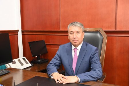 АЛМАСБЕК ЕСМАХАНОВ ҚАЗАЛЫ АУДАНЫНЫҢ ӘКІМІ БОЛЫП САЙЛАНДЫ