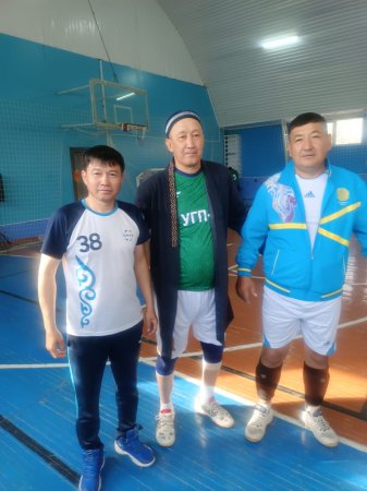 ЕҢБЕК АДАМЫНА ҚҰРМЕТ