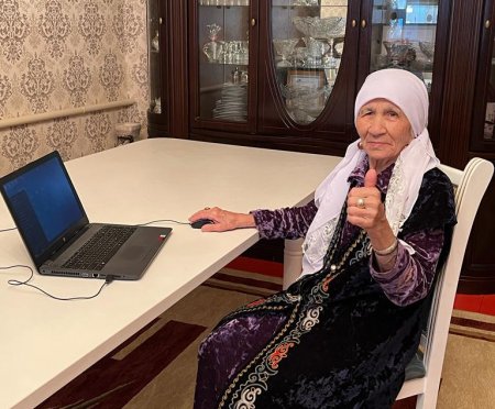 Компьютердің қыр-сырын меңгерген әже