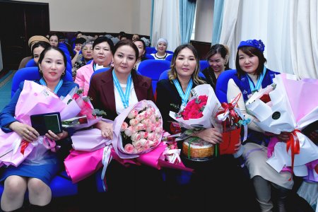 Алтын құрсақ аналар ардақталды