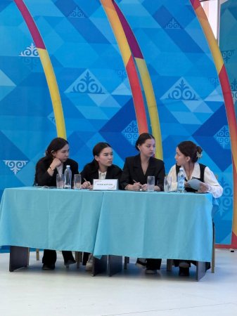 ЖАСТАРДЫҢ ҚҰҚЫҚТЫҚ САНАСЫН АРТТЫРУҒА БАҒЫТТАЛҒАН ПІКІРСАЙЫС ӨТТІ