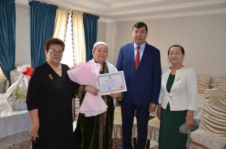 АҚЖАУЛЫҚТЫ АНАЛАРҒА ҚҰРМЕТ КӨРСЕТІЛДІ