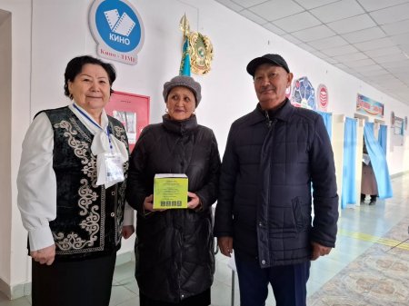 ШИЕЛІДЕ АЛҒАШҚЫ ДАУЫС БЕРУШІЛЕРГЕ АРНАЙЫ СЫЙЛЫҚТАР БЕРІЛУДЕ