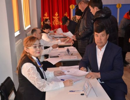 АУДАН ӘКІМІ АЙТБАЙ ЖАНДАРБЕКОВ РЕСПУБЛИКАЛЫҚ РЕФЕРЕНДУМДА ДАУЫС БЕРДІ