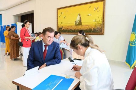 АЙМАҚ БАСШЫСЫ ҚҰРЫЛТАЙ САЙЛАУЫНДА ДАУЫС БЕРДІ
